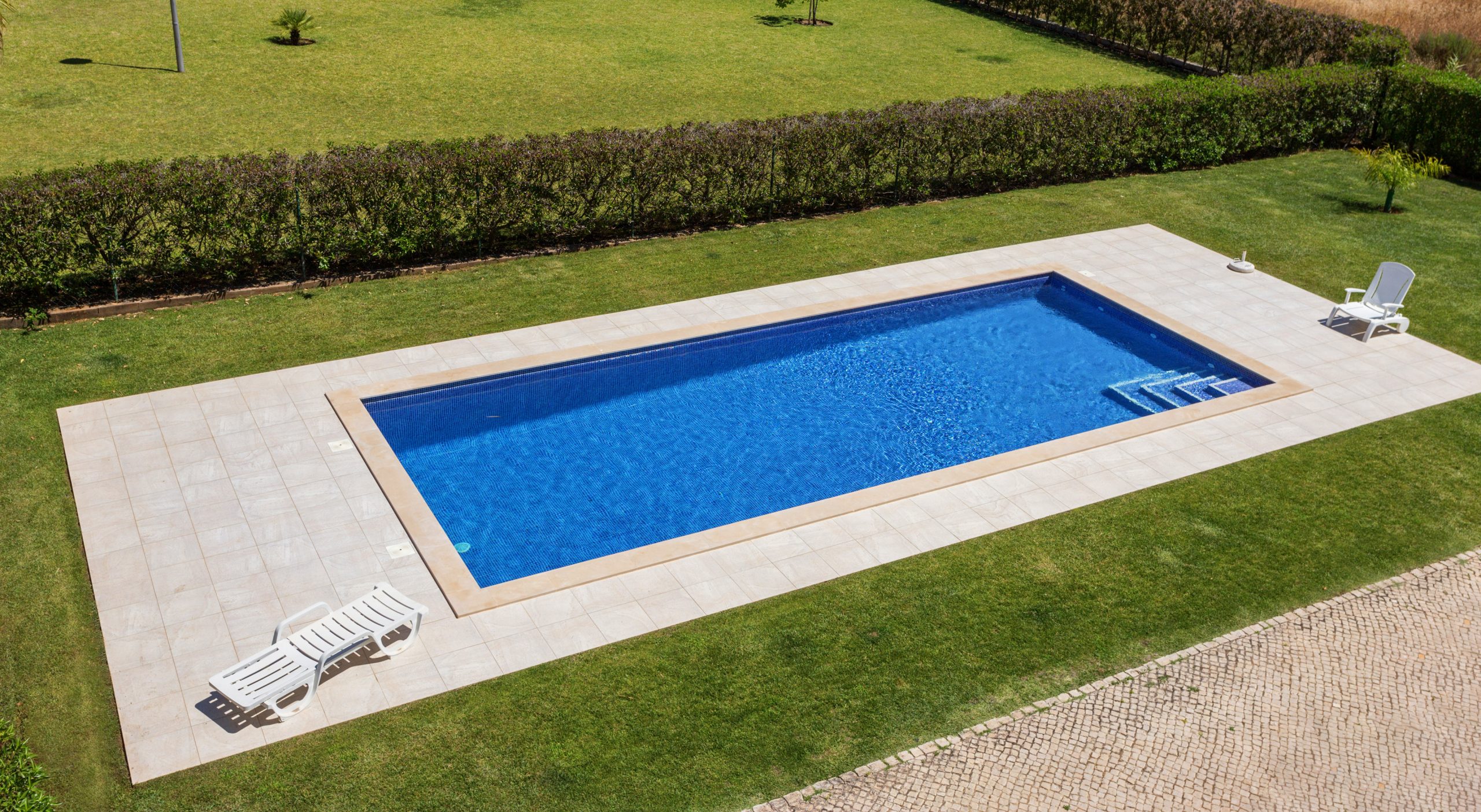 Construire sa piscine tout seul: le bon choix?